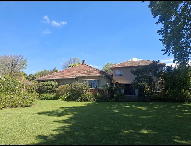 4 BEDROOM FREEHOLD FOR SALE IN HILTON CENTRAL